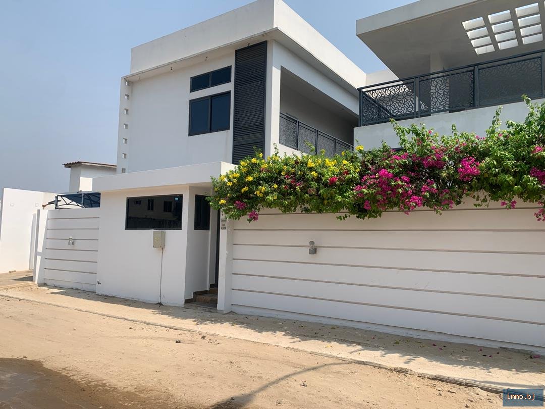 MAGNIFIQUE VILLA R+2 À FIDJROSSÈ PLAGE, COTONOU !